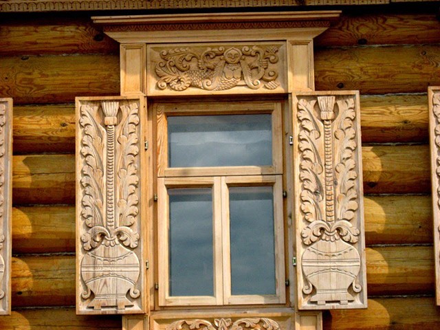 Виды ставней для деревянных окон